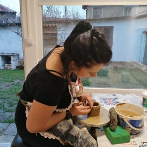 Призни видео: Работилницата на Светлана за керамика и щастие