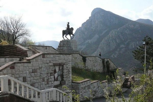 Осветяват Вестителят на свободата по повод 60 години от откриването му
