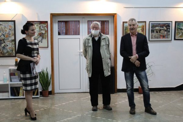 Венелин Захариев представя камерна изложба в библиотеката на Монтана