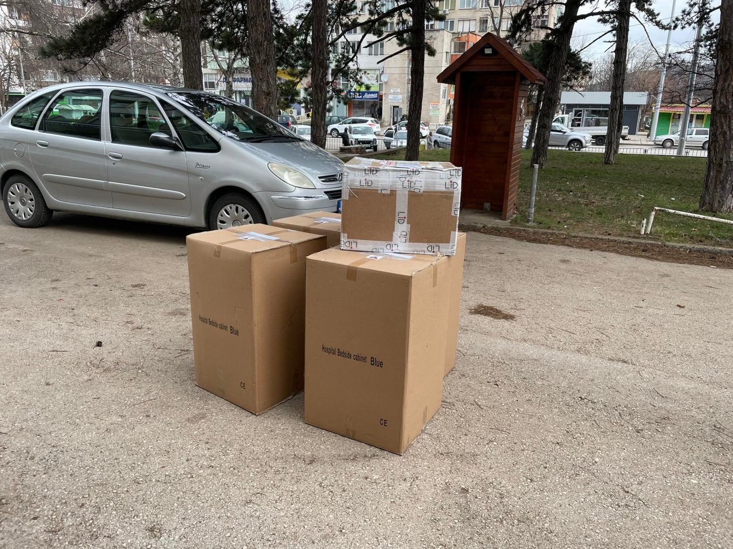 Ученици от Враца дариха оборудване на отделението по Акушерство и гинекология