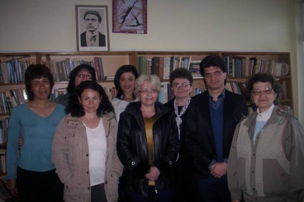 Литературният клуб в Мездра посрещна пролетта с поетично четене