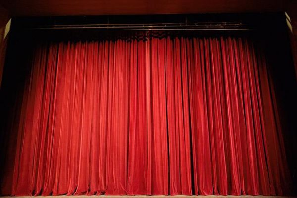 Драматичен театър – Монтана с представления в различни населени места през май
