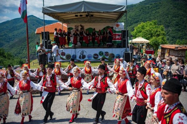 XVI Национален фолклорен събор „Де е българското” се проведе край село Очиндол