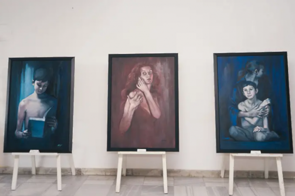 Гергана Паликарска подреди своята дебютна изложба живопис в Мездра