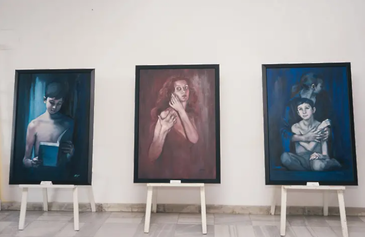 Гергана Паликарска подреди своята дебютна изложба живопис в Мездра