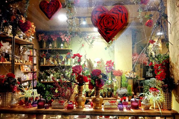 Магазинът за цветя и вълшебства на Ирина Траянова