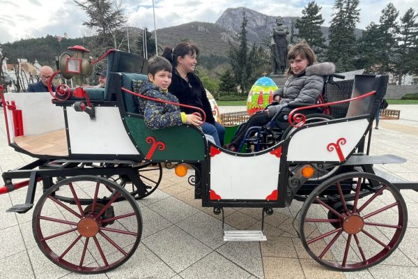 Специална каляска – туристически атракцион за хора с увреждания беше дарена на Враца